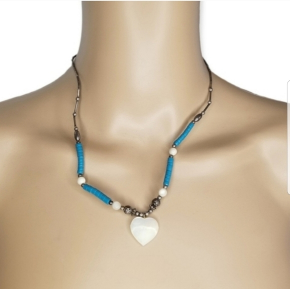 VINTAGE SILVERTONE NECKLACE WITH TURQUOISE BEADS & MOTHER OF PEARL HEART PENDANT - Picture 1 of 5